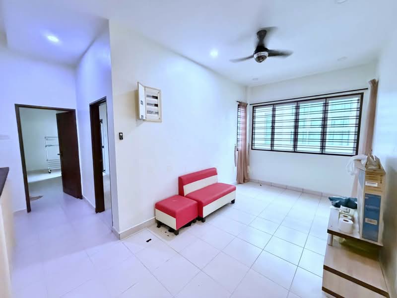 Cluster House for Sale in Taman Seri Austin (Tebrau) - Karl Lim - Living Room - PropertyGuru.com.my