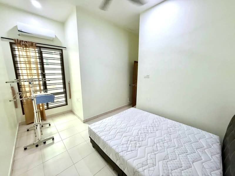 Cluster House for Sale in Taman Seri Austin (Tebrau) - Karl Lim - Bedroom - PropertyGuru.com.my