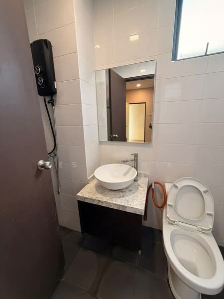 Service Residence for Rent at Service Residence @ Landmark Residence 2 - Jeson Chia - Master Bathroom - PropertyGuru.com.my