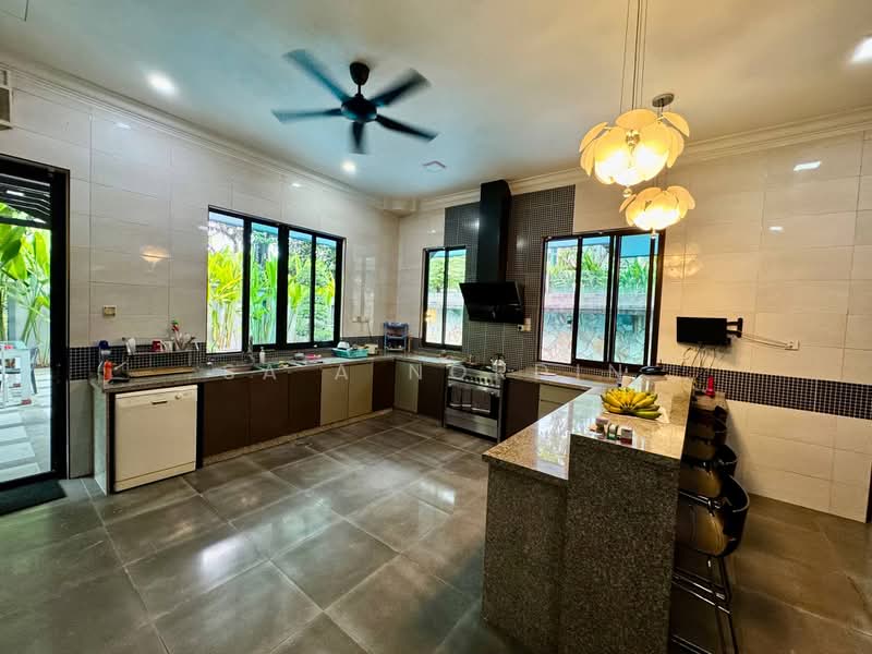 Rumah Banglo untuk Dijual di Glenhill Saujana (Shah Alam) - Sa'a Nordin - Kitchen - PropertyGuru.com.my