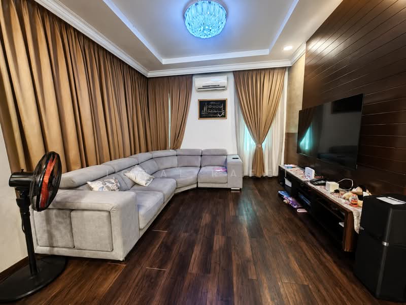 Rumah Banglo untuk Dijual di Desa Pinggiran Putra (Dengkil) - Iqbal Rafei - Living Room - PropertyGuru.com.my