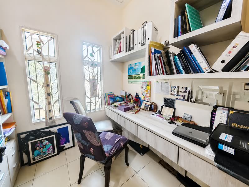 Rumah Banglo untuk Dijual di Desa Pinggiran Putra (Dengkil) - Iqbal Rafei - Study - PropertyGuru.com.my