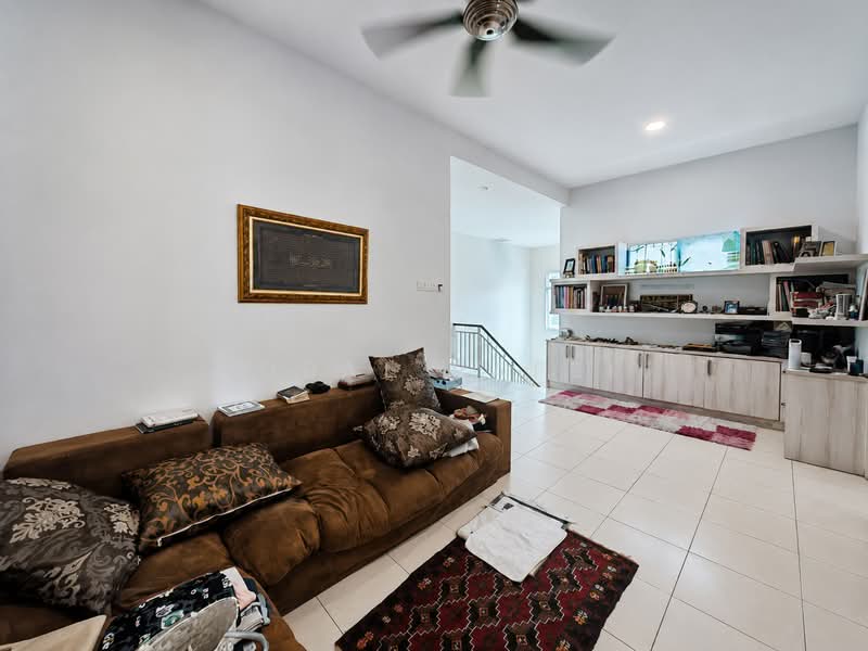 Rumah Banglo untuk Dijual di Desa Pinggiran Putra (Dengkil) - Iqbal Rafei - Living Room - PropertyGuru.com.my