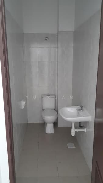 Semi-D Factory for Rent in Kawasan Perindustrian Kempas (Tampoi) - Yu Xuan - Bathroom - PropertyGuru.com.my