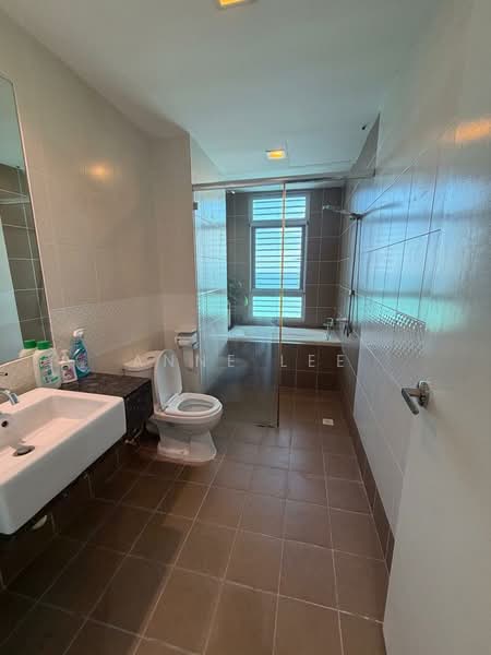 Condominium for Rent at 10 Island Resort - Anne Lee - Bathroom - PropertyGuru.com.my