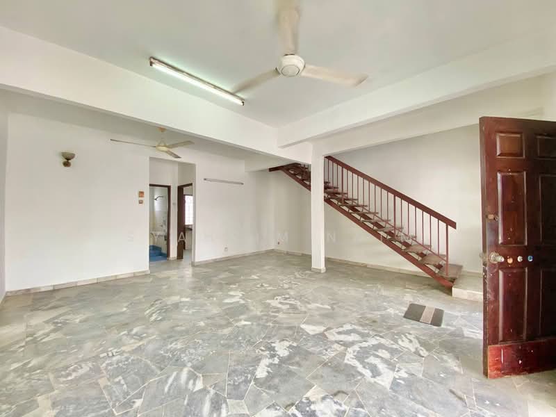 Rumah Teres 2 Tingkat untuk Dijual di Taman Sri Andalas (Klang) - Syahrim Naim - Living Room - PropertyGuru.com.my