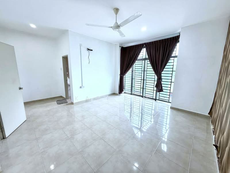 2-storey Terraced House for Sale in Taman Nusa Sentral (Iskandar Puteri (Nusajaya)) - Karl Lim - Living Room - PropertyGuru.com.my