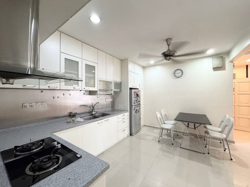Kondominium untuk Disewa di Putra Place Condominium - Alvin Ooi - Kitchen - PropertyGuru.com.my