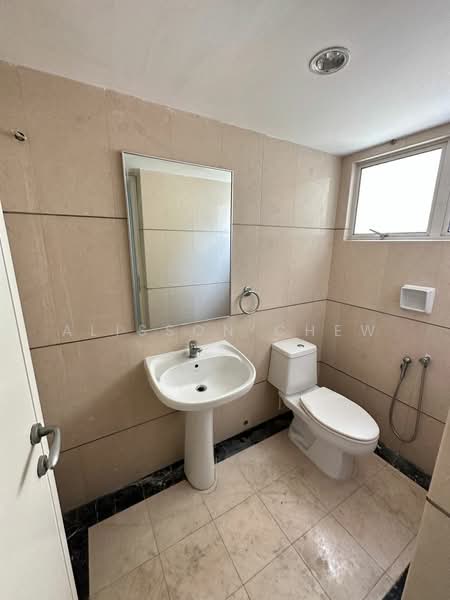 Kondominium untuk Dijual di Diamond Villa Condominium - Alisson Chew - Bathroom - PropertyGuru.com.my