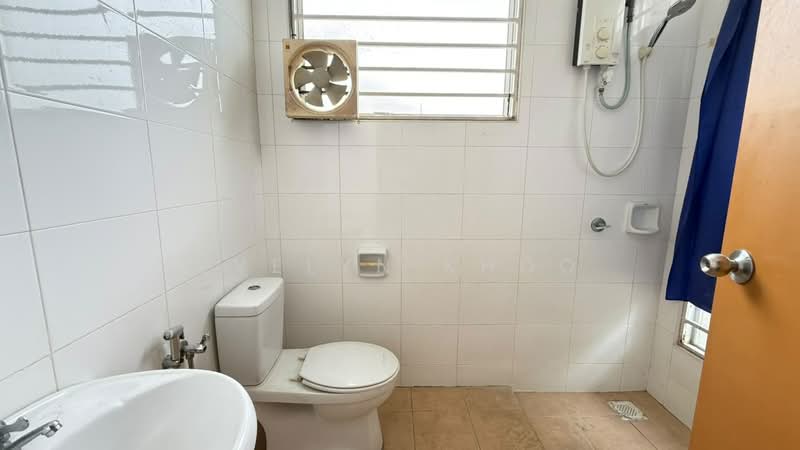 Rumah Berkembar untuk Dijual di Anggun (Rawang) - Evelyn Khoo - Bathroom - PropertyGuru.com.my