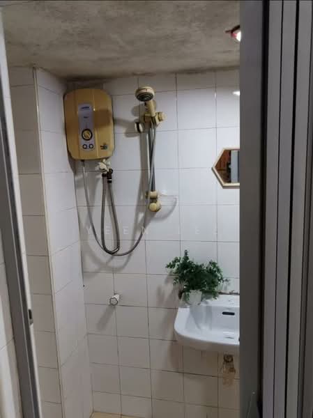 Apartment for Rent at Apartment Sri Rakyat - Yeen Lee - Bathroom - PropertyGuru.com.my