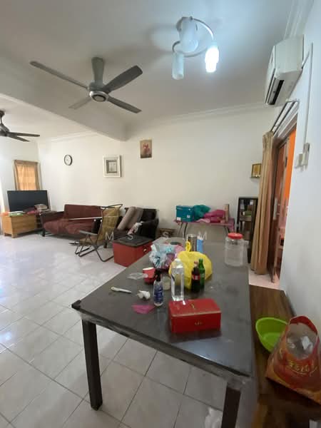 Rumah Teres untuk Dijual di Taman Aman Putra (Puchong) - Ms Sim - Living Room - PropertyGuru.com.my