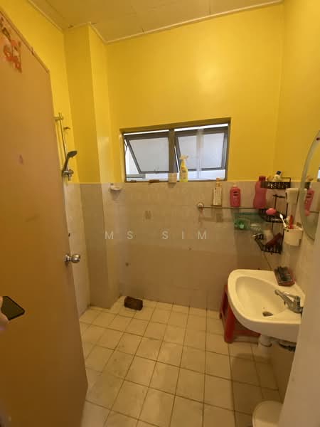 Rumah Teres untuk Dijual di Taman Aman Putra (Puchong) - Ms Sim - Bathroom - PropertyGuru.com.my