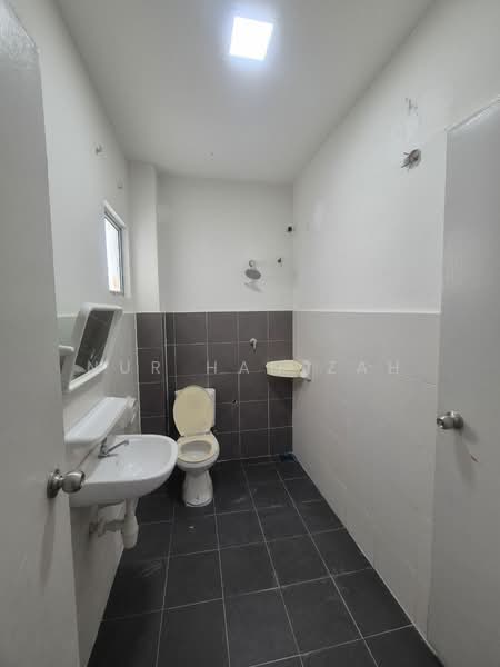 Rumah Kluster untuk Dijual di Shah Alam (Selangor) - Nur Hanizah - Bathroom - PropertyGuru.com.my