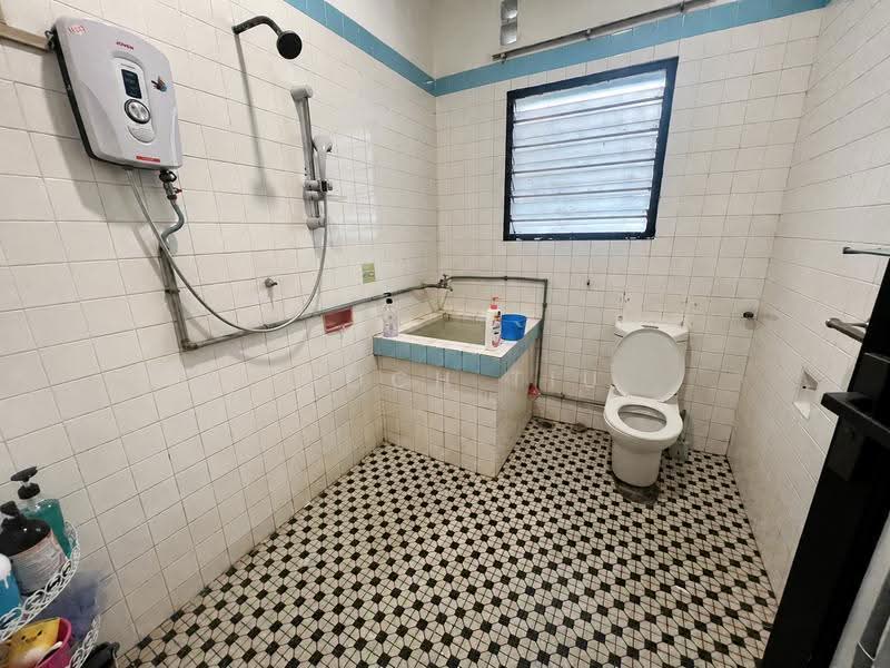 Commercial Bungalow for Sale in George Town (Penang) - Enoch Tiu - Bathroom - PropertyGuru.com.my
