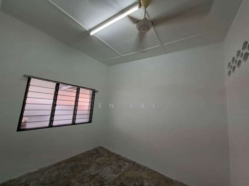 Rumah Teres 1 Tingkat untuk Disewa di Jinjang Utara (Jinjang) - Ken Lai - Master bedroom - PropertyGuru.com.my