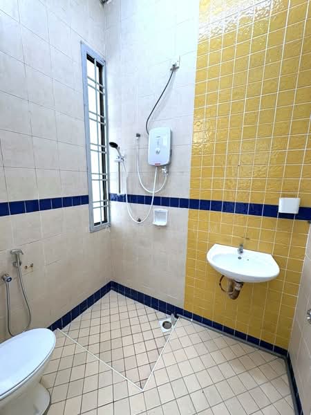 1-storey Terraced House for Sale in Taman Puteri Wangsa (Ulu Tiram) - Karl Lim - Bathroom - PropertyGuru.com.my