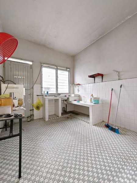 Semi-Detached House for Sale in Taman Pasir Puteh (Ipoh) - Qazin Khoo - Kitchen - PropertyGuru.com.my