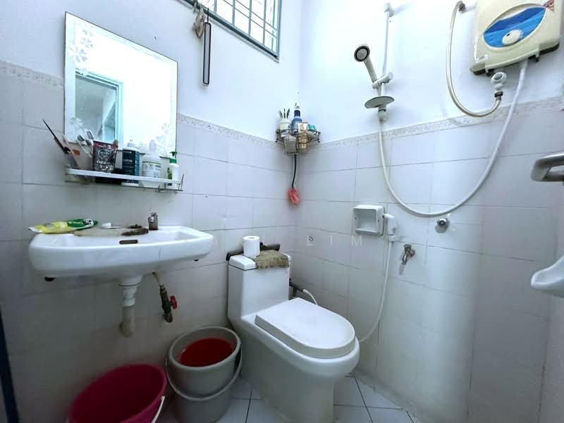 Rumah Teres 2 Tingkat untuk Dijual di Permas Jaya (Johor Bahru) - Karl Lim - Bathroom - PropertyGuru.com.my