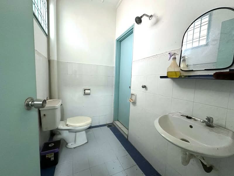 Rumah Teres 2 Tingkat untuk Dijual di Permas Jaya (Johor Bahru) - Karl Lim - Bathroom - PropertyGuru.com.my