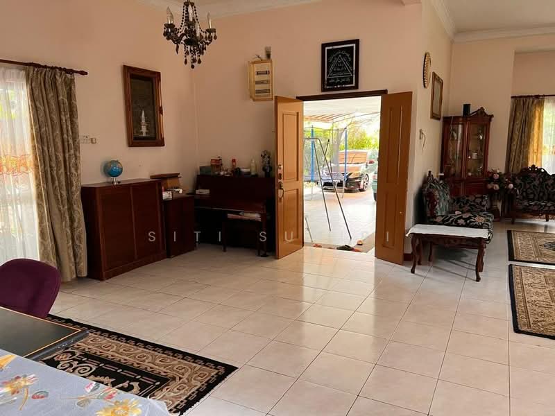 Bungalow for Rent in Kota Kemuning (Shah Alam) - Siti Sumiri - Living Room - PropertyGuru.com.my