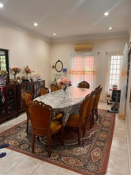 Bungalow for Rent in Kota Kemuning (Shah Alam) - Siti Sumiri - Dining Room - PropertyGuru.com.my