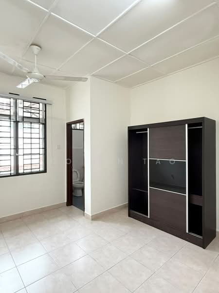 Rumah Teres 2 Tingkat untuk Disewa di Jementah (Johor) - Foo Jun Tao - Bedroom - PropertyGuru.com.my