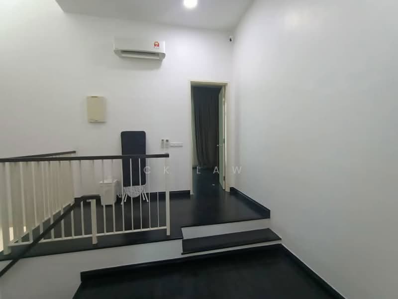 Rumah Teres 2-Tingkat untuk Dijual di Eco Majestic (Semenyih) - CK Law - Hallway - PropertyGuru.com.my