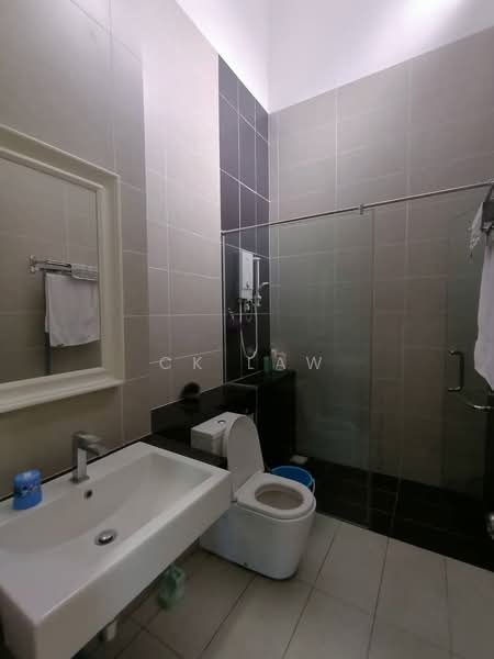 Rumah Teres 2-Tingkat untuk Dijual di Eco Majestic (Semenyih) - CK Law - Bathroom - PropertyGuru.com.my