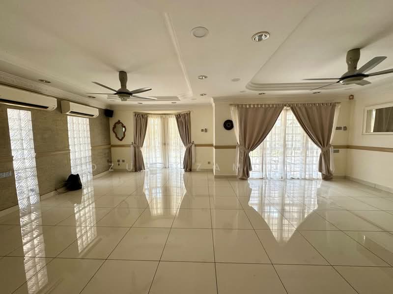 Rumah Berkembar untuk Dijual di Seksyen 9 (Shah Alam) - Adzura Zamedin - Living Room - PropertyGuru.com.my