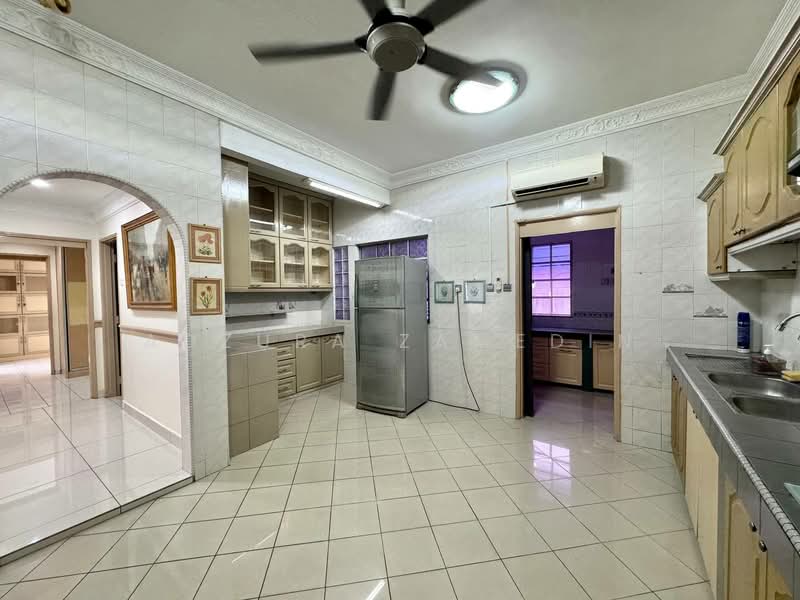 Rumah Berkembar untuk Dijual di Seksyen 9 (Shah Alam) - Adzura Zamedin - Kitchen - PropertyGuru.com.my