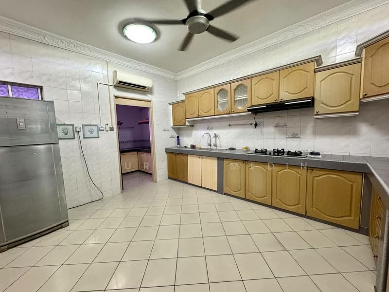 Rumah Berkembar untuk Dijual di Seksyen 9 (Shah Alam) - Adzura Zamedin - Kitchen - PropertyGuru.com.my