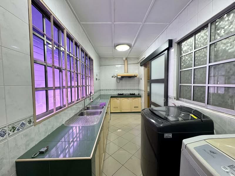Rumah Berkembar untuk Dijual di Seksyen 9 (Shah Alam) - Adzura Zamedin - Kitchen - PropertyGuru.com.my