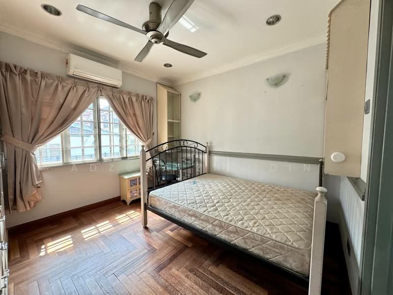 Rumah Berkembar untuk Dijual di Seksyen 9 (Shah Alam) - Adzura Zamedin - Bedroom - PropertyGuru.com.my