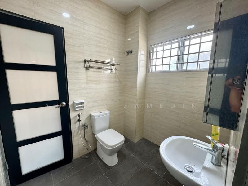 Rumah Berkembar untuk Dijual di Seksyen 9 (Shah Alam) - Adzura Zamedin - Bathroom - PropertyGuru.com.my