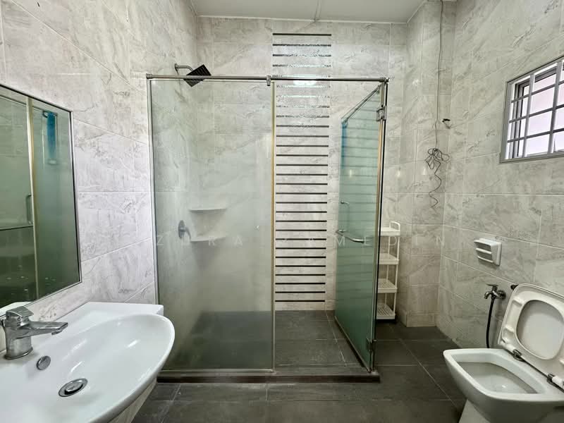 Rumah Berkembar untuk Dijual di Seksyen 9 (Shah Alam) - Adzura Zamedin - Bathroom - PropertyGuru.com.my
