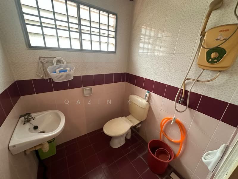 2-storey Terraced House for Sale in Bandar Baru Tambun (Tambun) - Qazin Khoo - Bathroom - PropertyGuru.com.my