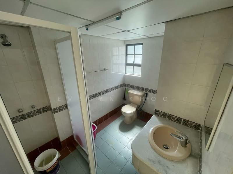 Pangsapuri untuk Dijual di Mawar Apartment - Evelyn Khoo - Bathroom - PropertyGuru.com.my