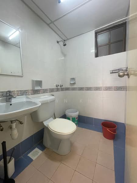 Pangsapuri untuk Dijual di Mawar Apartment - Evelyn Khoo - Bathroom - PropertyGuru.com.my
