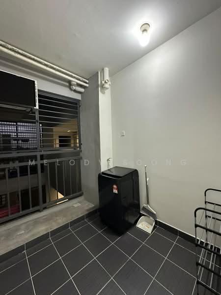 Servis Apartment untuk Dijual di Maxim Residences - Melody Soong - Balcony - PropertyGuru.com.my