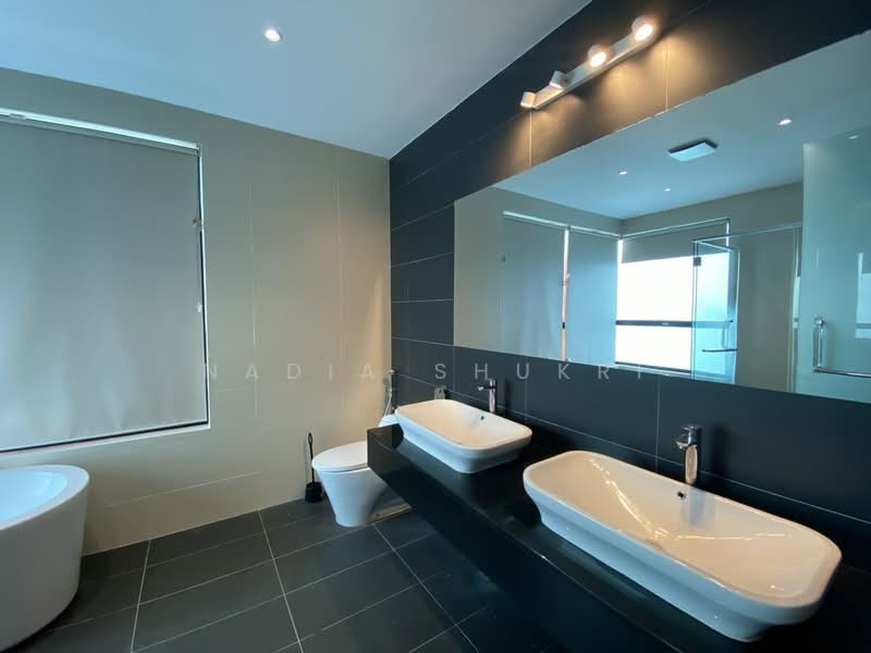 Rumah Berkembar untuk Dijual di Setia Eco Glades (Cyberjaya) - Nadia Shukri - Bathroom - PropertyGuru.com.my