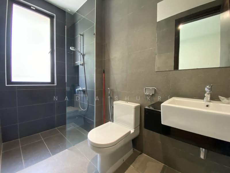 Rumah Berkembar untuk Dijual di Setia Eco Glades (Cyberjaya) - Nadia Shukri - Bathroom - PropertyGuru.com.my