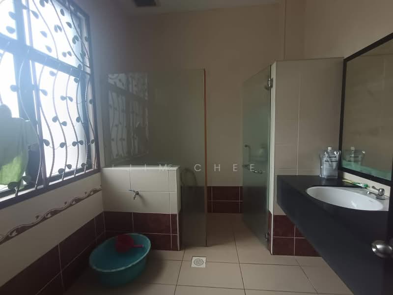 Rumah Berkembar untuk Dijual di Bandar Indahpura (Kulai) - Jim Chee - Bathroom - PropertyGuru.com.my
