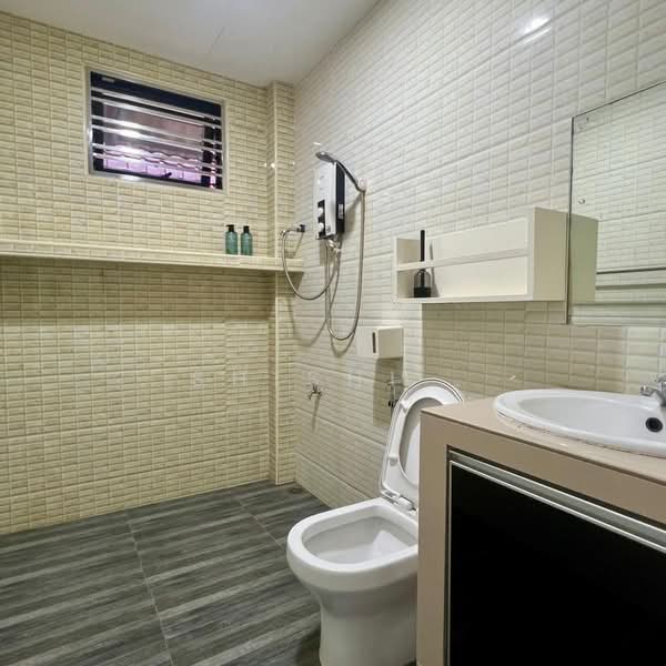 Semi-Detached House for Sale in Taman Johor Jaya (Johor Bahru) - Shishi . - PropertyGuru.com.my