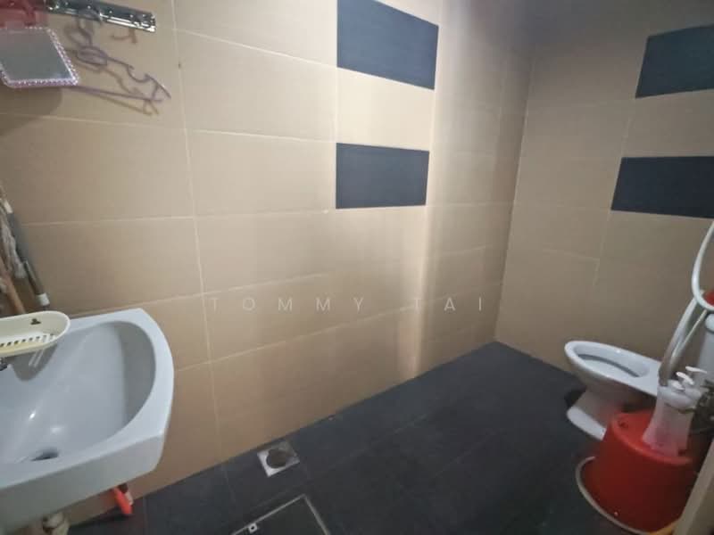 Rumah Teres 1.5 Tingkat untuk Dijual di Taman Pelangi Indah (Ulu Tiram) - Tommy Tai - Bathroom - PropertyGuru.com.my