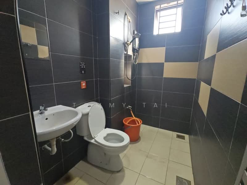Rumah Teres 1.5 Tingkat untuk Dijual di Taman Pelangi Indah (Ulu Tiram) - Tommy Tai - Bathroom - PropertyGuru.com.my