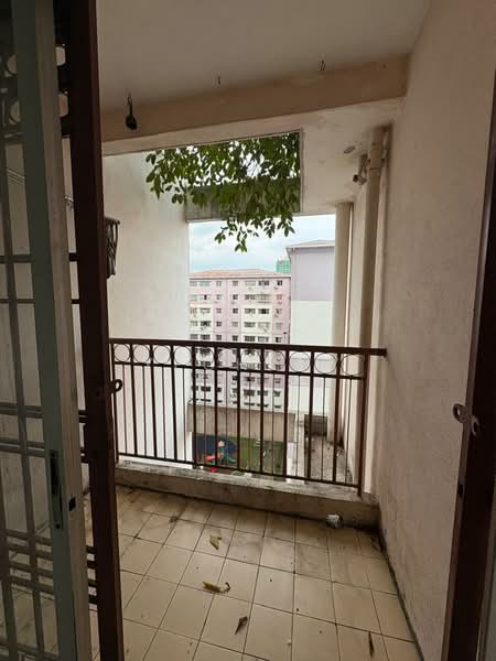 Pangsapuri untuk Dijual di Bayu Puteri - Yeoh WY - Balcony - PropertyGuru.com.my