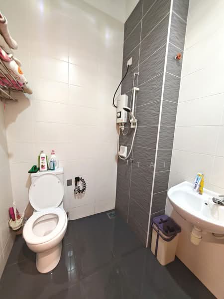 Rumah Teres 2-Tingkat untuk Dijual di Taman Eco Cascadia (Tebrau) - Tommy Tai - Bathroom - PropertyGuru.com.my
