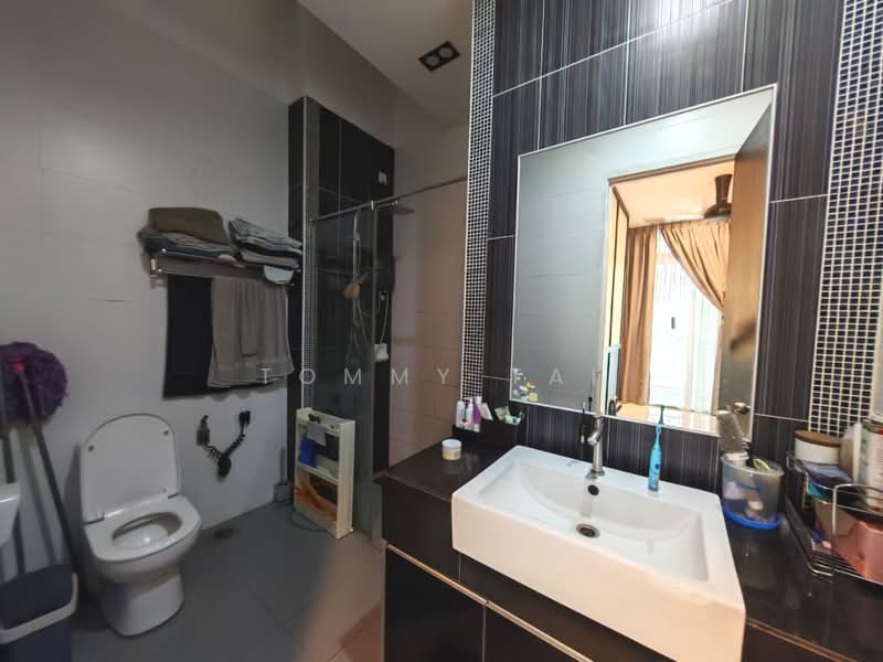 Rumah Teres 2-Tingkat untuk Dijual di Taman Eco Cascadia (Tebrau) - Tommy Tai - Bathroom - PropertyGuru.com.my