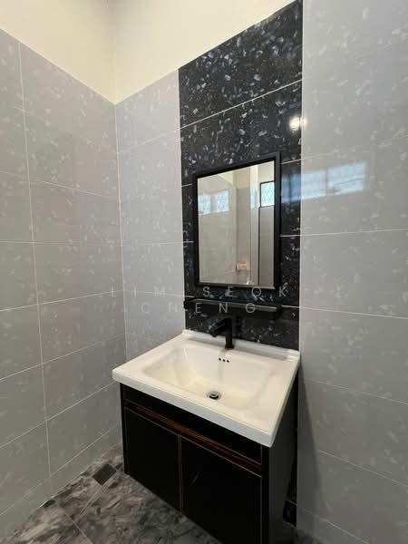Rumah Teres 2 Tingkat untuk Dijual di Tanjung Tokong (Penang) - Lim Seok Cheng - Bathroom - PropertyGuru.com.my